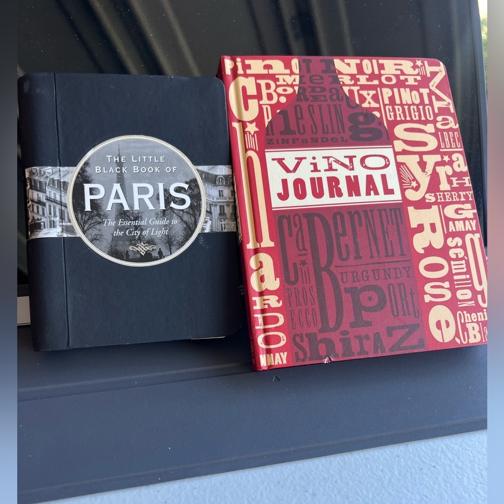 ❤️🍷Gift set: The Little Black Book of Paris & Vino Journal ❤️